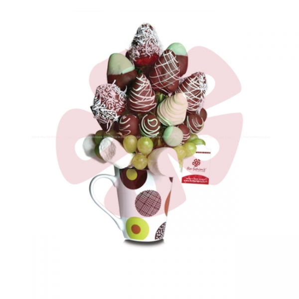 Arreglo de fresas y frutillas con chocolate decoradas para hombre